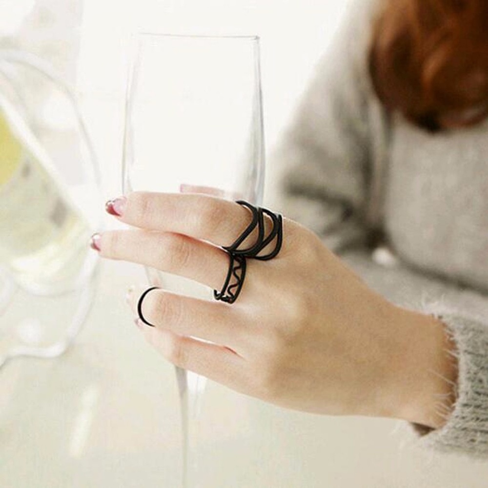 Black Metal Ring Set Size 5.5 - Picture 4 of 4